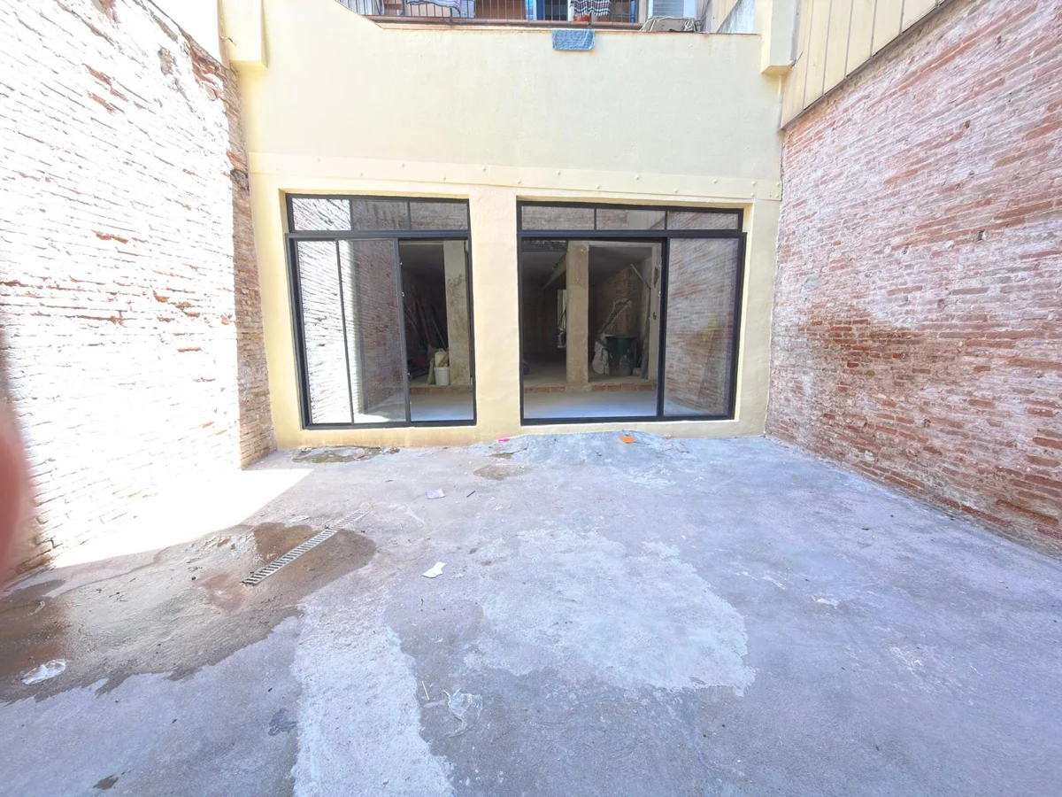 Patio privado — SALVA 34, Barcelona. Estado actual.